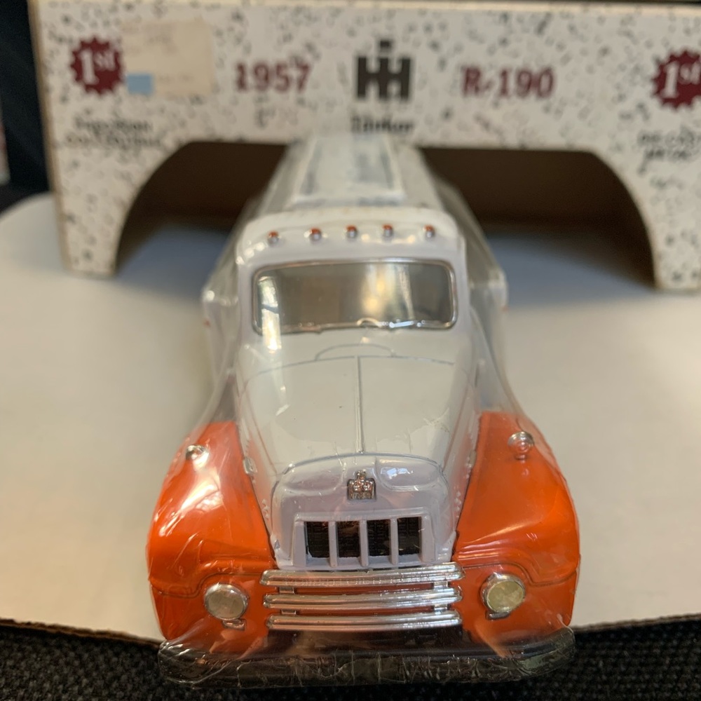 1957 IH R-190 Tanker - Picture 5 of 12